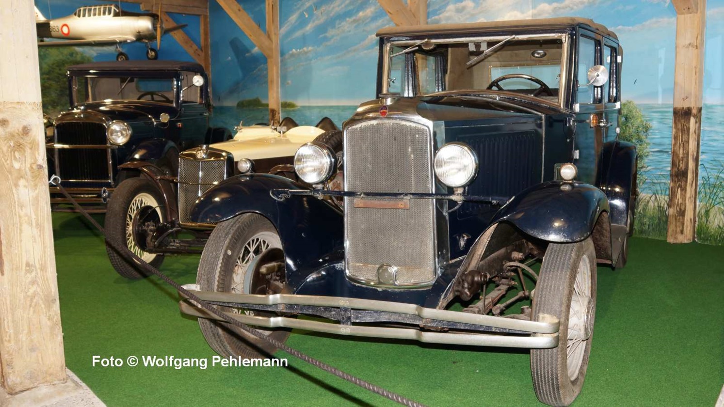 03 08.05.04 Egeskov slot - Automuseum with approx. 100 oldtimer cars - Vauxhall Cadet - Foto © Wolfgang Pehlemann