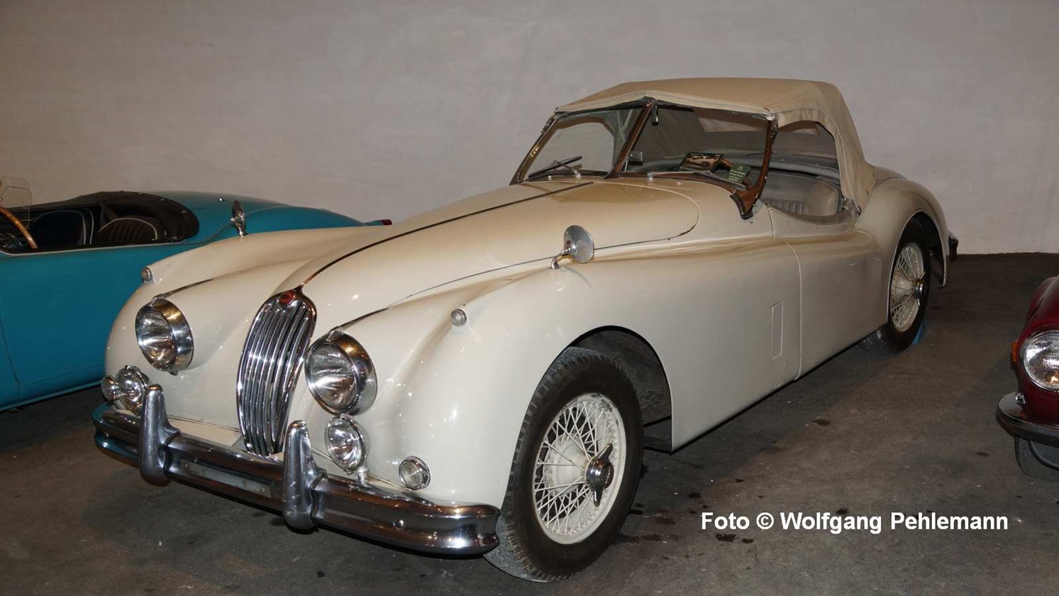 03 08.05.06 Egeskov slot - Automuseum with a lot of cars - Jaguar XK 140 - Foto © Wolfgang Pehlemann