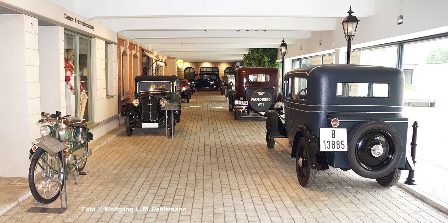 August Horch Museum - von Tankstelle bis zur Rue - wie aus dem Leben Foto © Wolfgang Pehlemann
