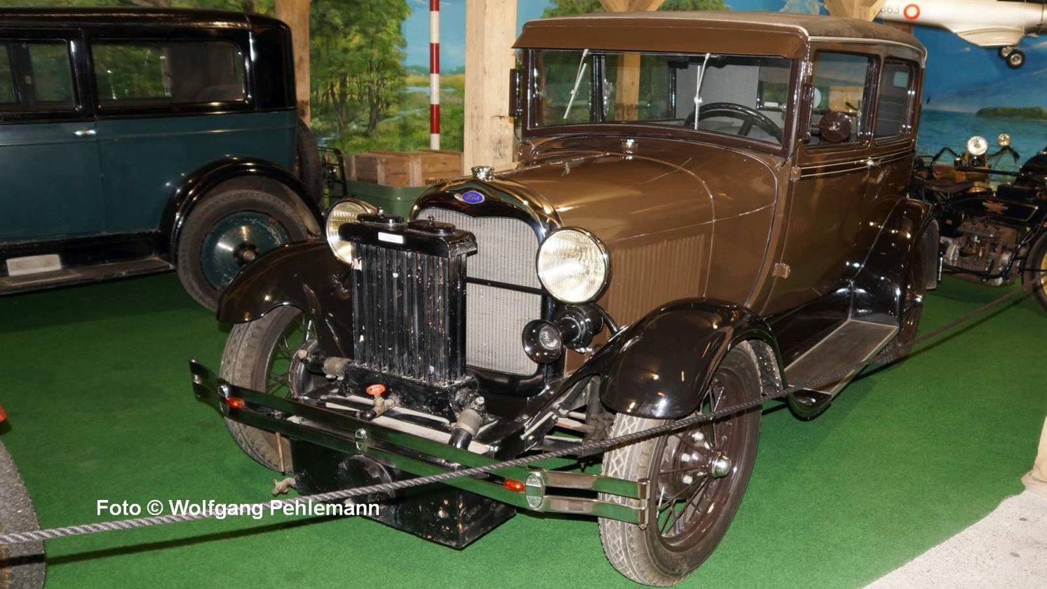 Egeskov slot - Automuseum with approx. 100 oldtimer cars - Ford with gas generator - Foto © Wolfgang Pehlemann