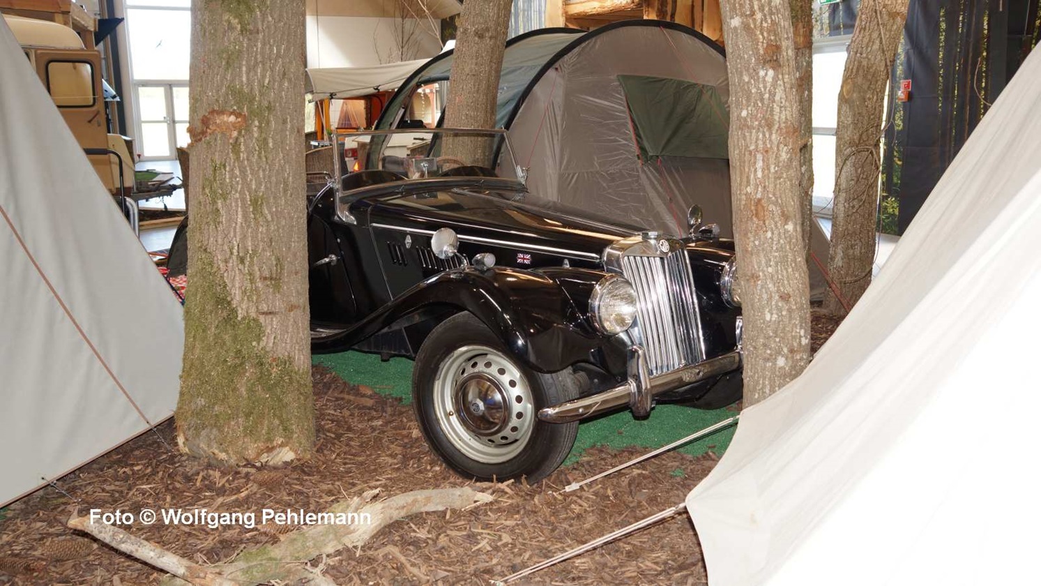 Egeskov Slot Museum Fyn Danmark MG Roadster in Camping Ausstellung - Foto © Wolfgang Pehlemann