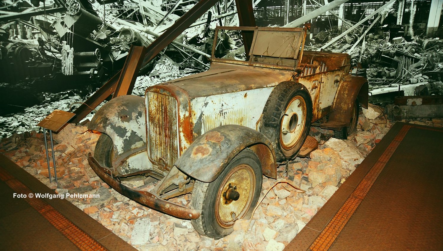 Nicht das Ende eines Auto-Tests - Wanderer K11 Kübelwagen August Horch Museum Foto © Wolfgang Pehlemann